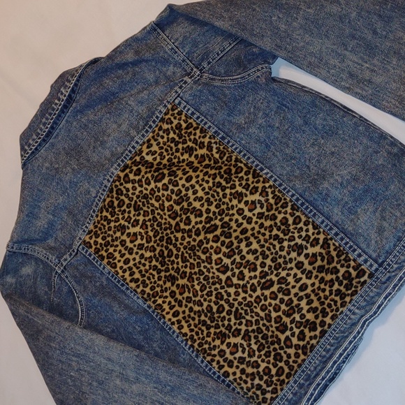 Forever 21 Denim Jacket With Cheetah Print Patch - Picture 5 of 6